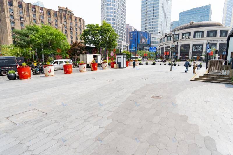 吴江路休闲街 - 广场