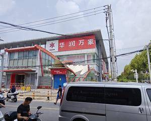 一楼大门入口两扇门之间通道