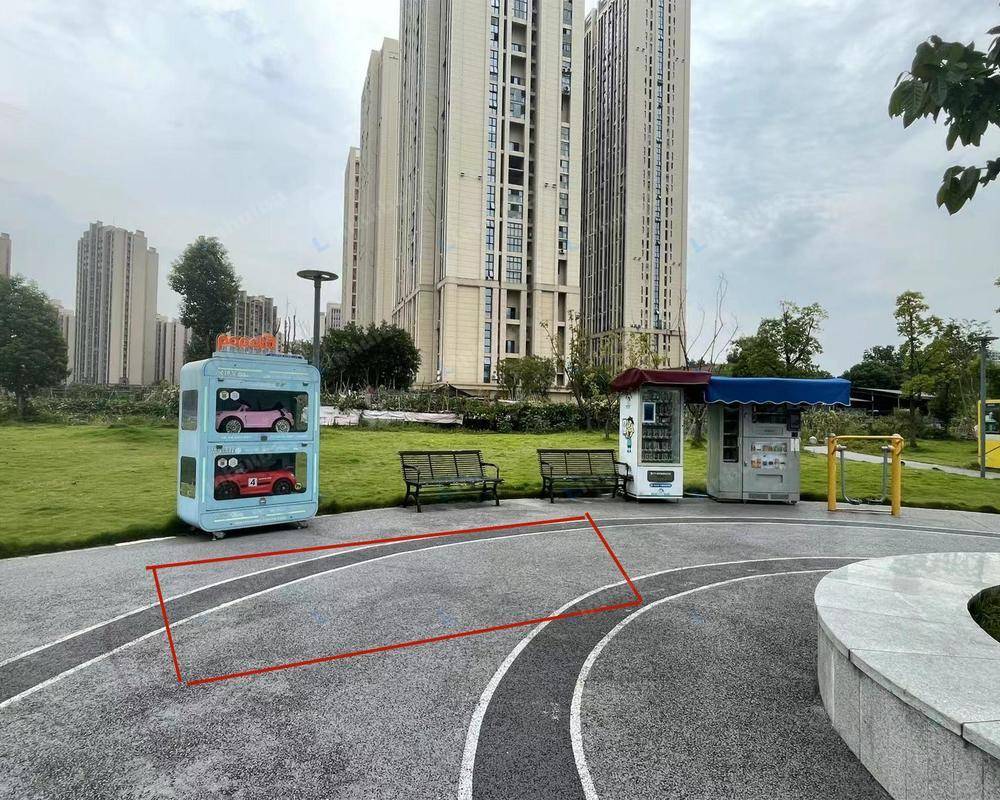 重庆同栖体育文化公园 - 自助售货机旁