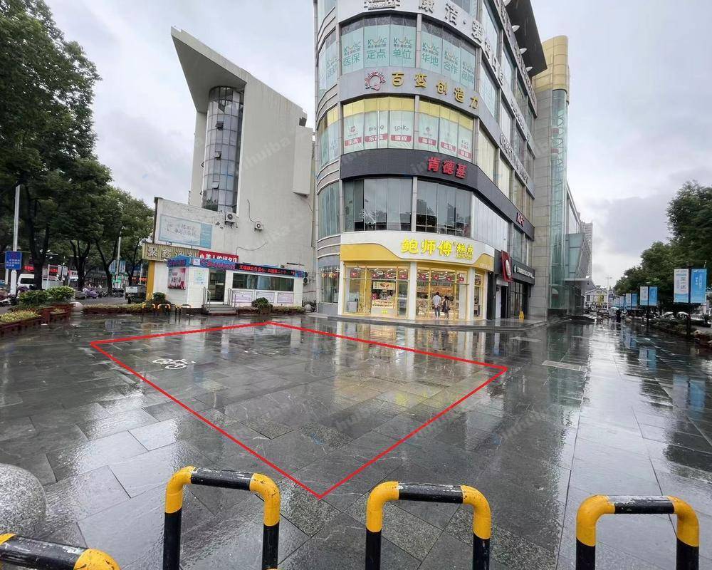镇江丹阳八佰伴 - 鲍师傅门口外广场