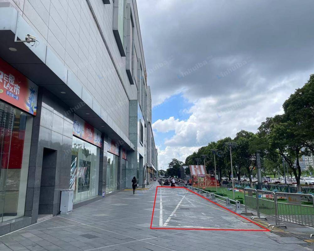 盐城金鹰国际购物中心建军中路店 - 正门广场