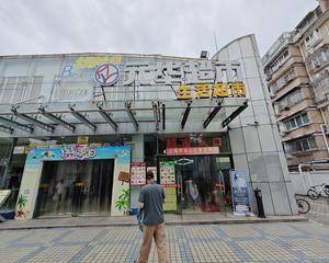 B1层超市出入口