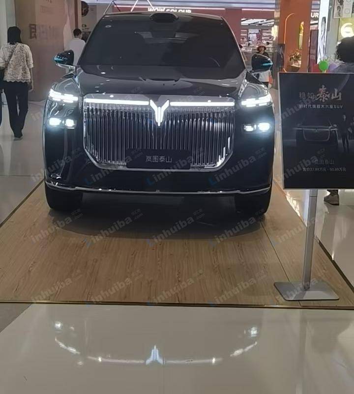 三亚蓝海购物广场 - 一层一号门内连廊