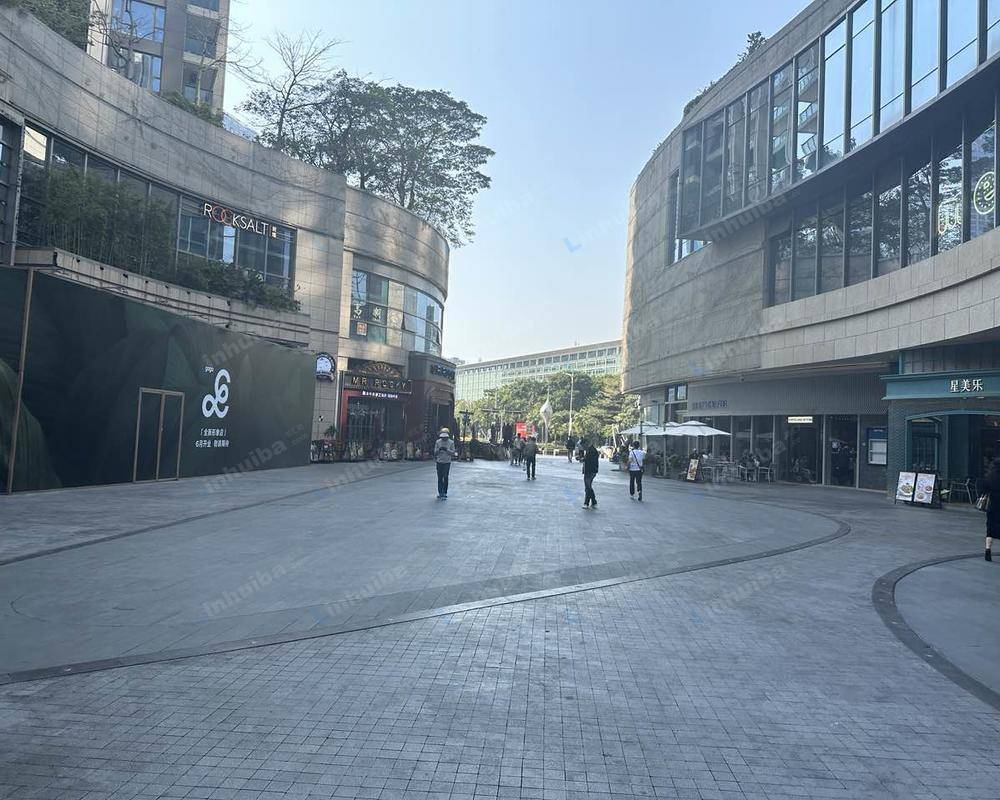 深圳前海壹方城 - 一楼鲜语 gaga 门口广场