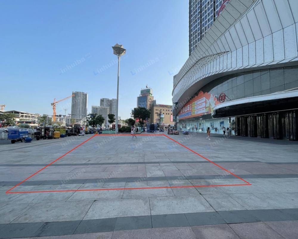 济宁太白路万达广场 - 一楼10号门外广场