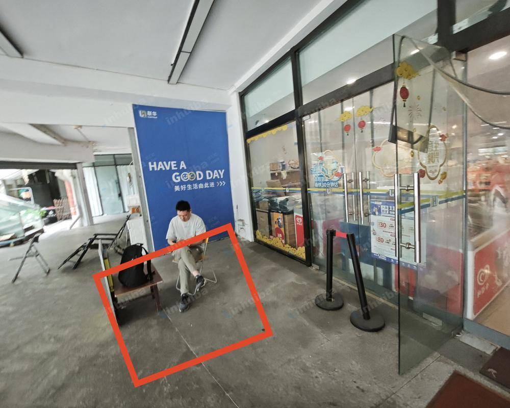 上海联华超市金桥翡翠坊店 - B1出入口