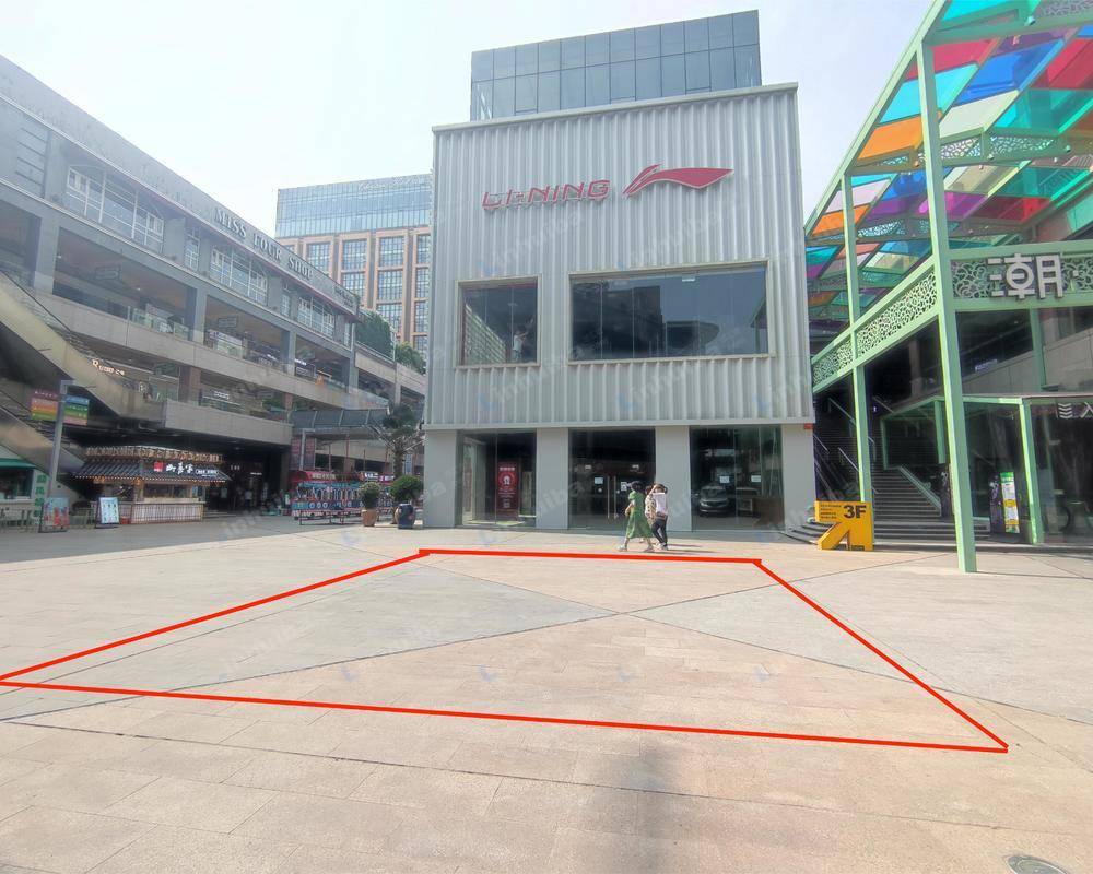洛阳新都汇购物公园 - 一楼中心广场