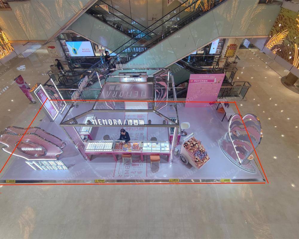 洛阳王府井百货西工店 - 一楼小中庭