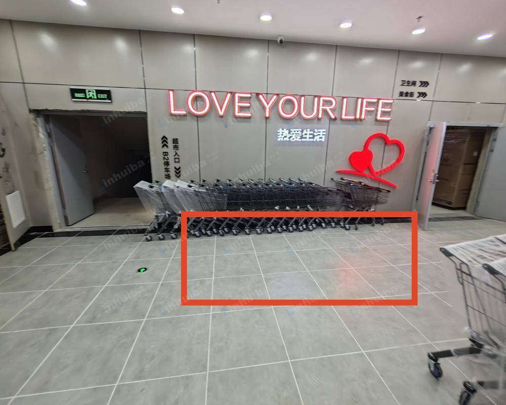 上海上蔬永辉超市爱博店 - B1层扶梯口