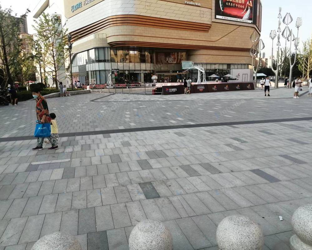 龙湖西安香醍天街 - 一层外广场