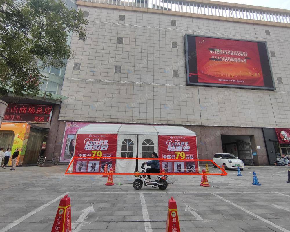 驻马店乐山商场总店 - 外广场