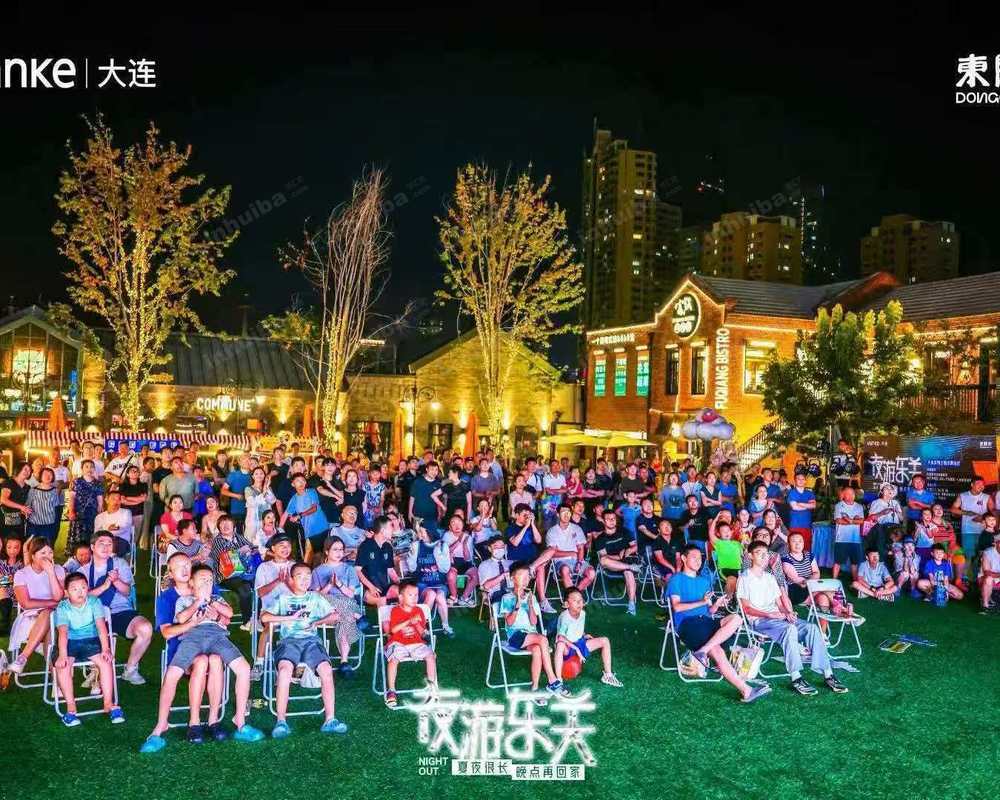 大连东关街 - 一层中心广场