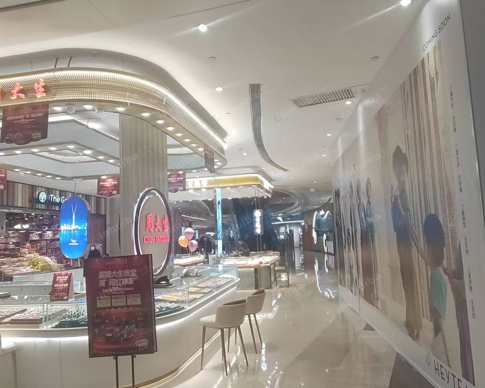 西安金辉环球广场购物中心 - 一层中庭旁连廊