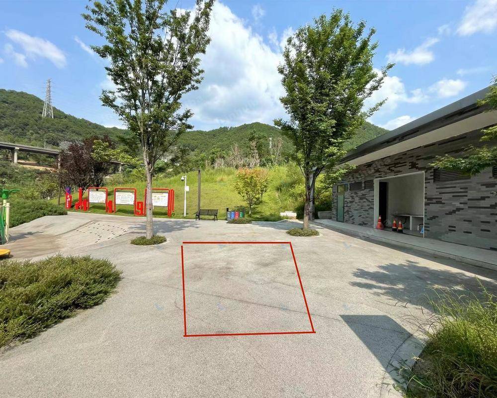 重庆梨花湾体育文化公园 - 蹦床旁边