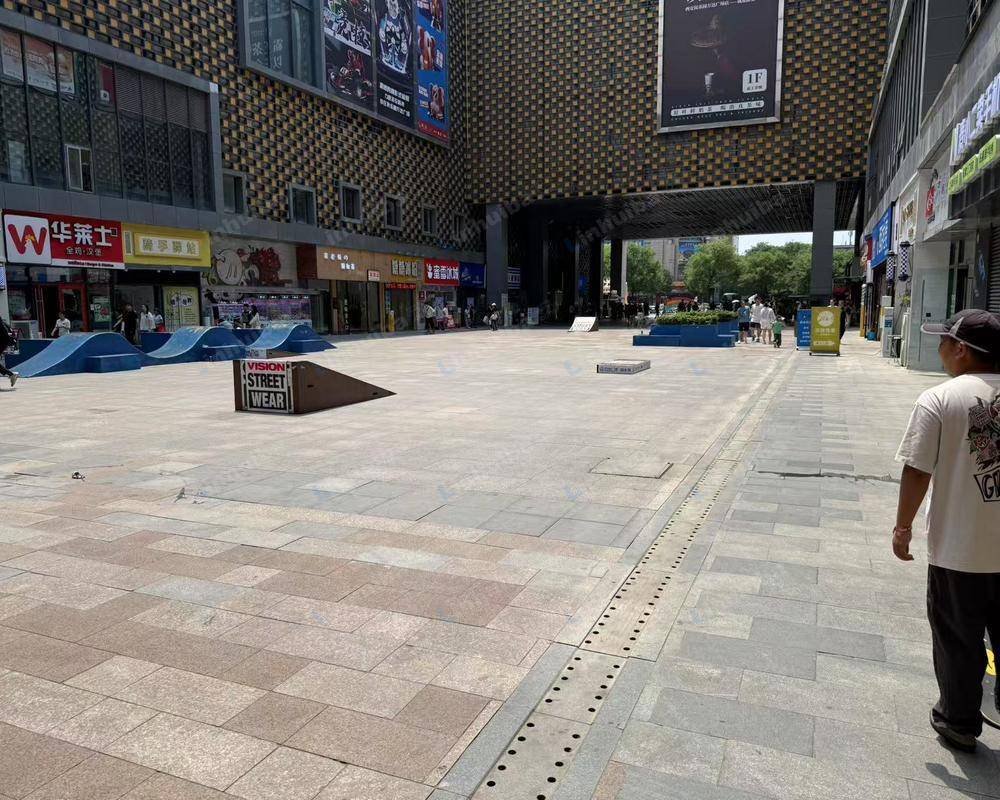 西安民乐园万达广场 - 一层外广场