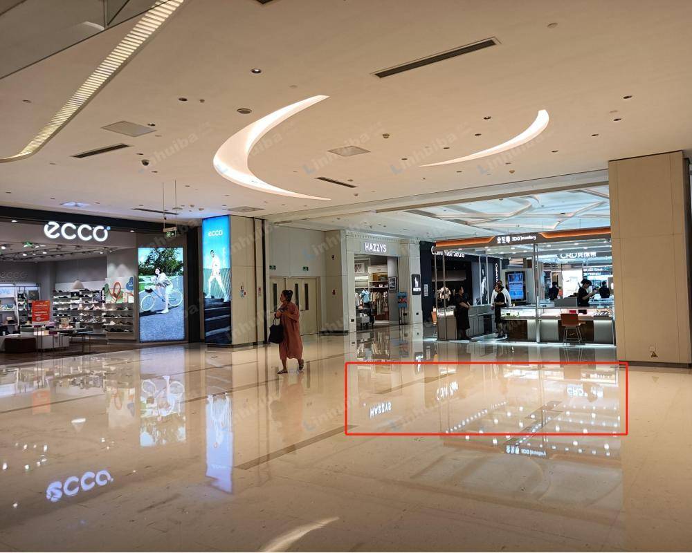 北京长楹天街购物中心 - 西区一层ECCO门口岛铺