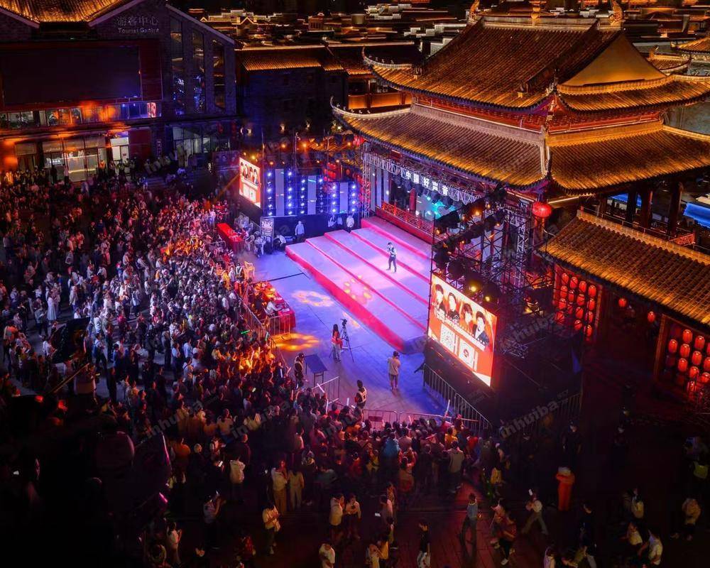 南昌万寿宫 - 戏台前广场