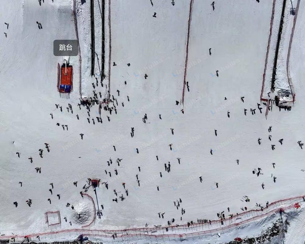 宝鸡鳌山滑雪场 - 一层雪场入口广场