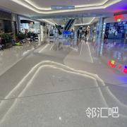 一楼星巴克门口