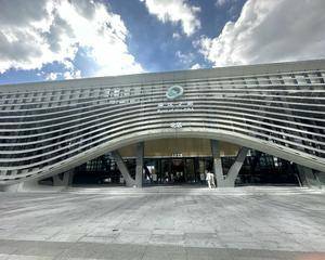 一楼南北区廊桥广场