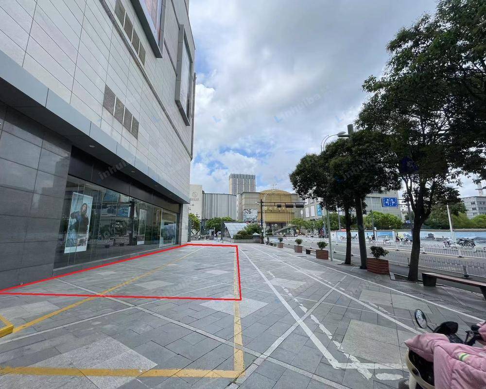 盐城金鹰国际购物中心建军中路店 - 侧门广场