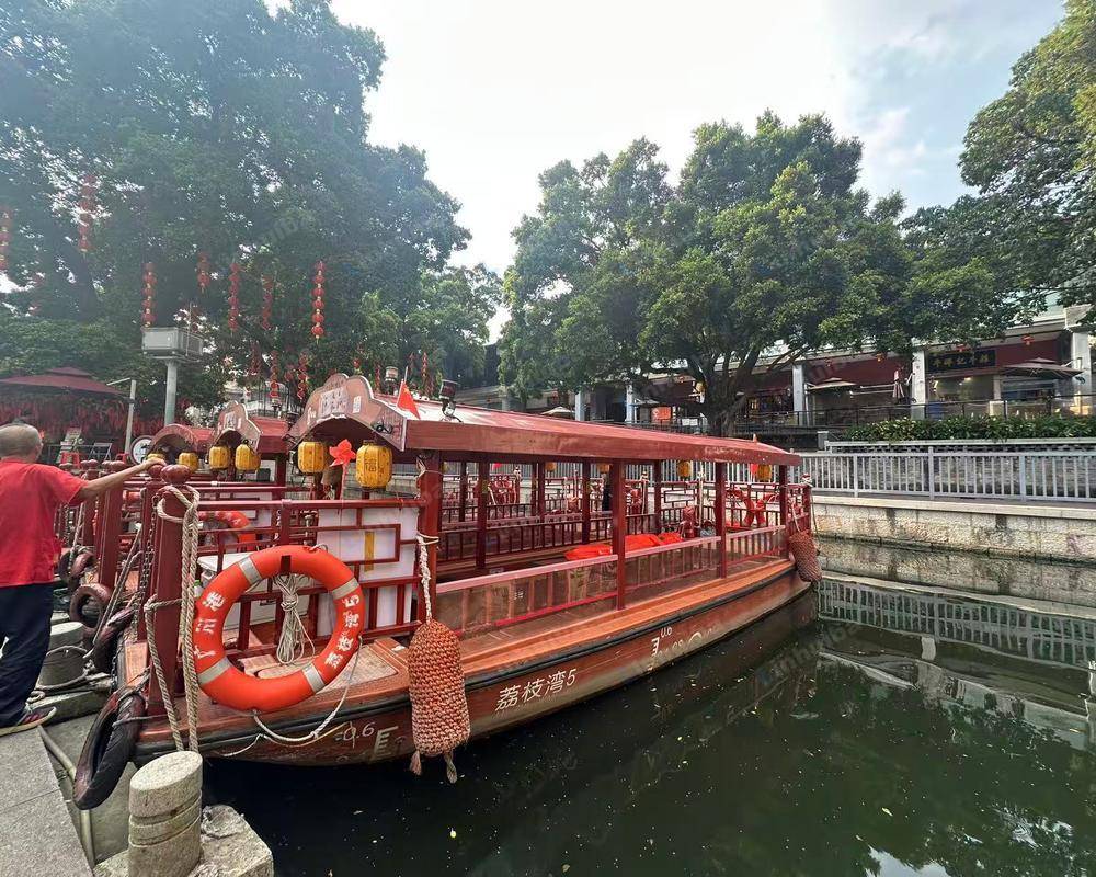 广州荔枝湾游船 - 游船船身