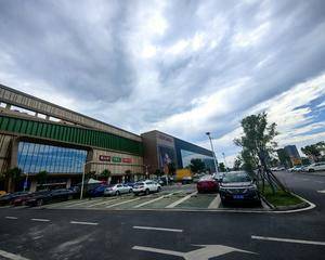 一层周大福门口