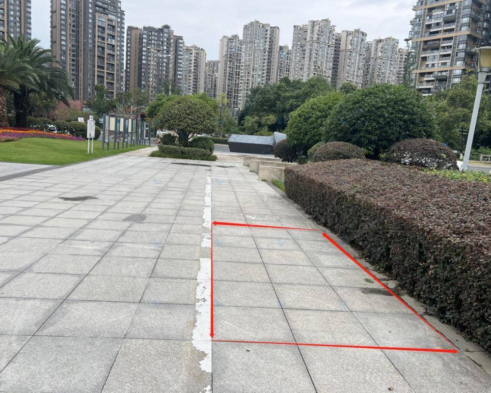 成都大源中央公园 - 中央广场旁