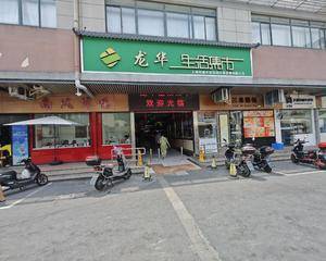 一楼出入口对面