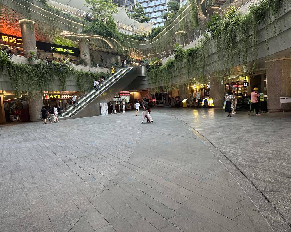 深圳前海壹方城 - 负一楼中心广场主厅