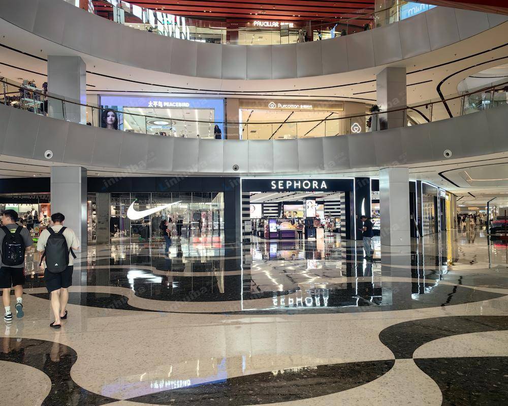 武汉江宸天街 - 1号门中庭