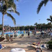 水世界造浪池边